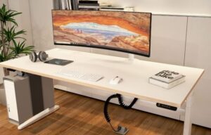 Desk-with-curved-screen.jpg